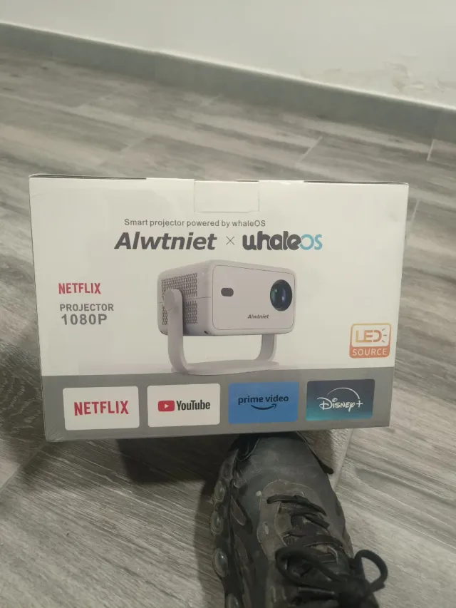 Proyector Alwtniet 1080P Smart WhaleOS Nuevo