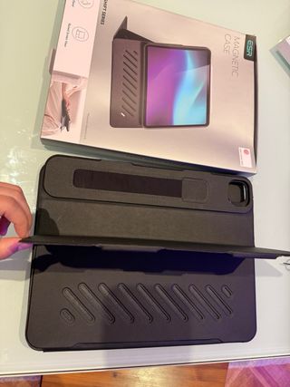 Funda Magnética ESR iPad Pro 13