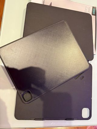 Funda Magnética ESR iPad Pro 13