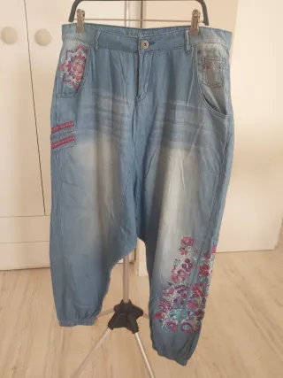 Pantalón amplio Koroshi bordado