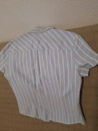 Blusa de rayas azul y blanco