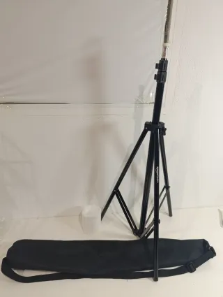 Trípode Amazon Basics Negro