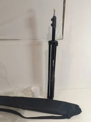 Trípode Amazon Basics Negro