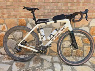 Bicicleta Gravel Trek Checkpoint SLR