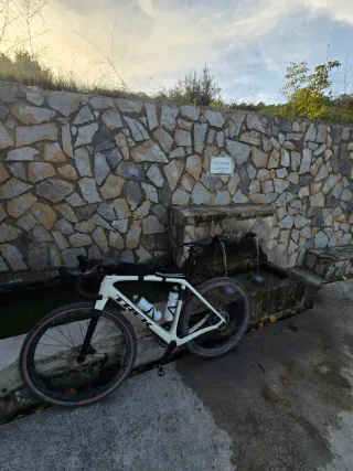 Bicicleta Gravel Trek Checkpoint SLR