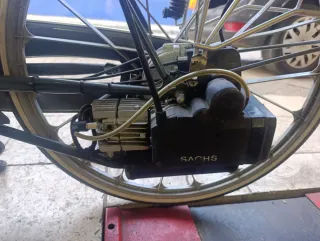 Bicicleta Saxonette con motor de gasolina