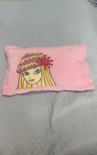 Cuscino Barbie rosa con cappello
