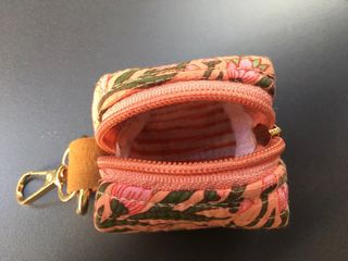 Monedero artesanal floral