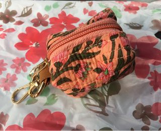 Monedero artesanal floral