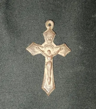 Crucifijo antiguo religioso con colgante