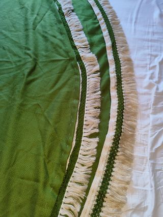 Falda mesa camilla artesanal verde vintage flecos