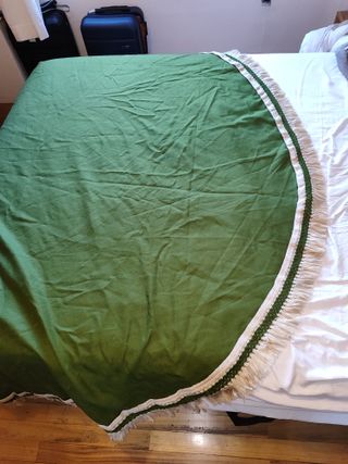 Falda mesa camilla artesanal verde vintage flecos