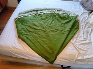 Falda mesa camilla artesanal verde vintage flecos