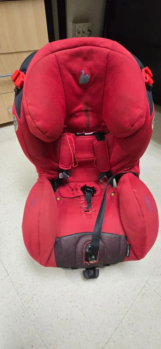 Silla de coche para niños roja