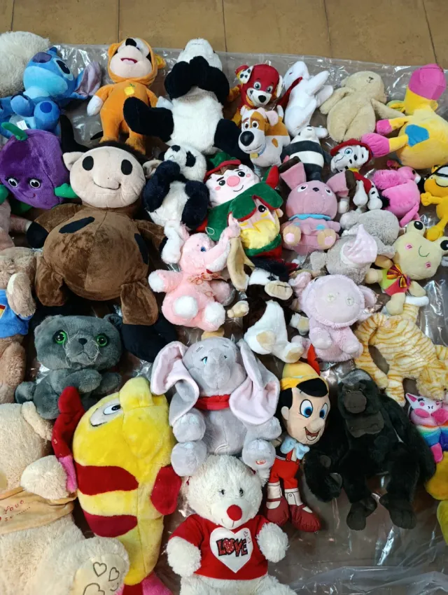 Lote de peluches variados