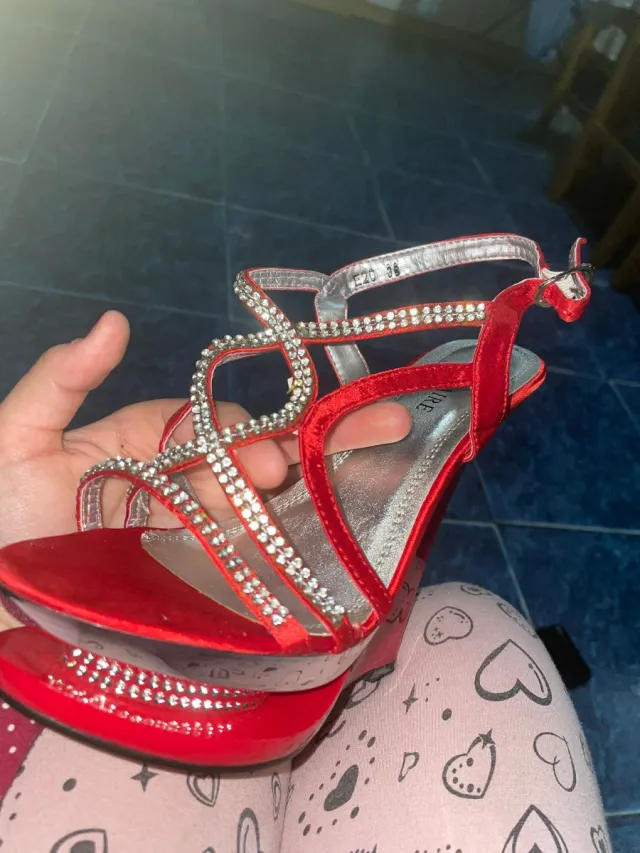 Tacones rojos y plateados talla 38