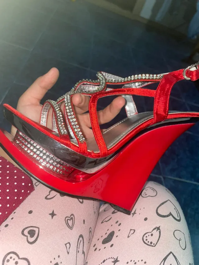 Tacones rojos y plateados talla 38