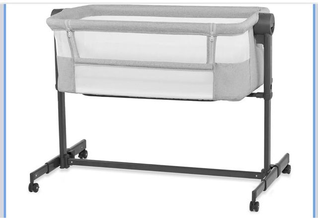 Minicuna gris con ruedas