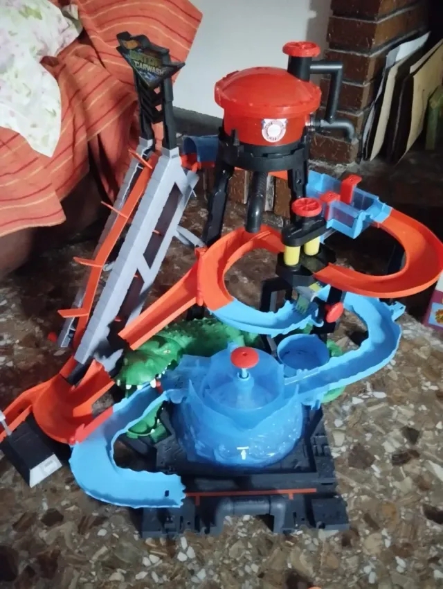 Hot Wheels Cocodrilo Destructor.