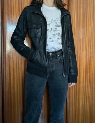 Chaqueta de cuero negra