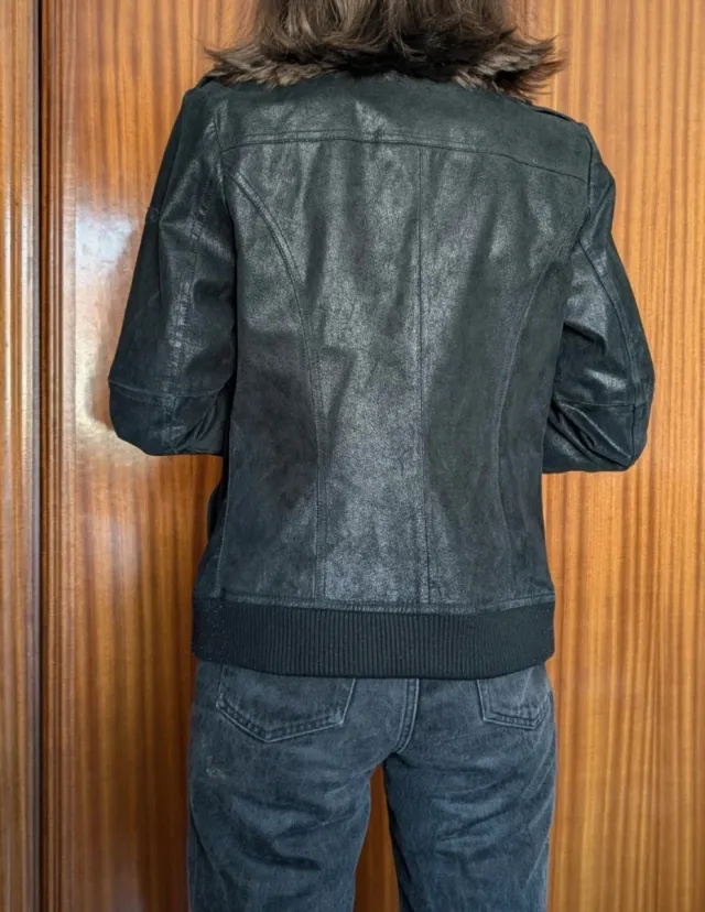 Chaqueta de cuero negra