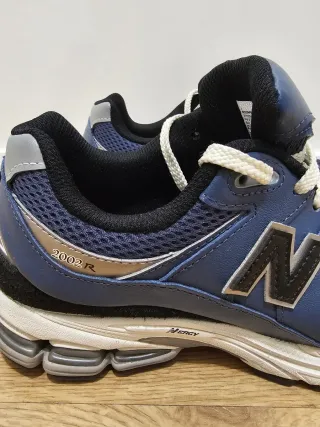 New Balance 2002R Azul Cuero