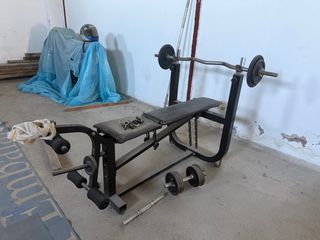 Banco de pesas y accesorios gimnasio