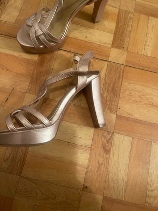 Tacones dorados y rosas talla 40
