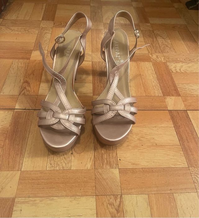 Tacones dorados y rosas talla 40