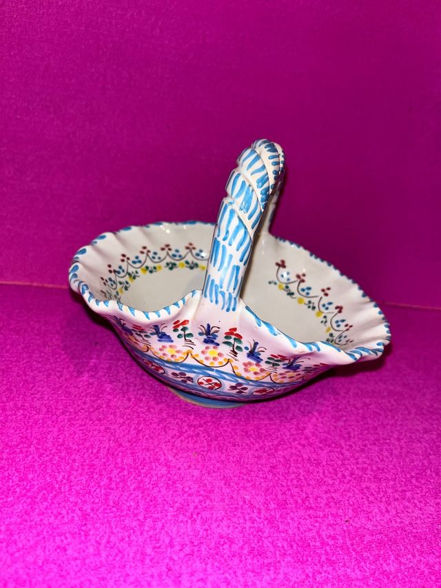 Cesta antigua decorada centro de mesa