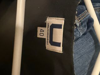 Camisa negra con lentejuelas doradas