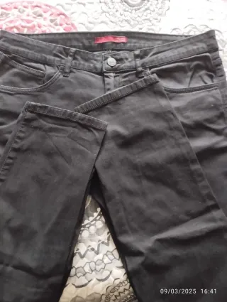 Pantalón vaquero Zara negro