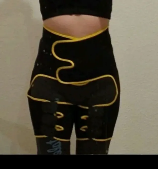 Faja reductora y moldeadora con detalles amarillos