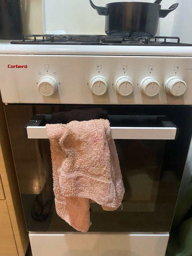 Cocina Corbero a gas 4 bocas