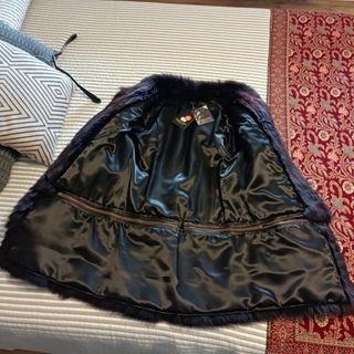 Abrigo de piel negro cobrizo