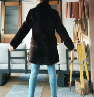 Abrigo de piel negro cobrizo