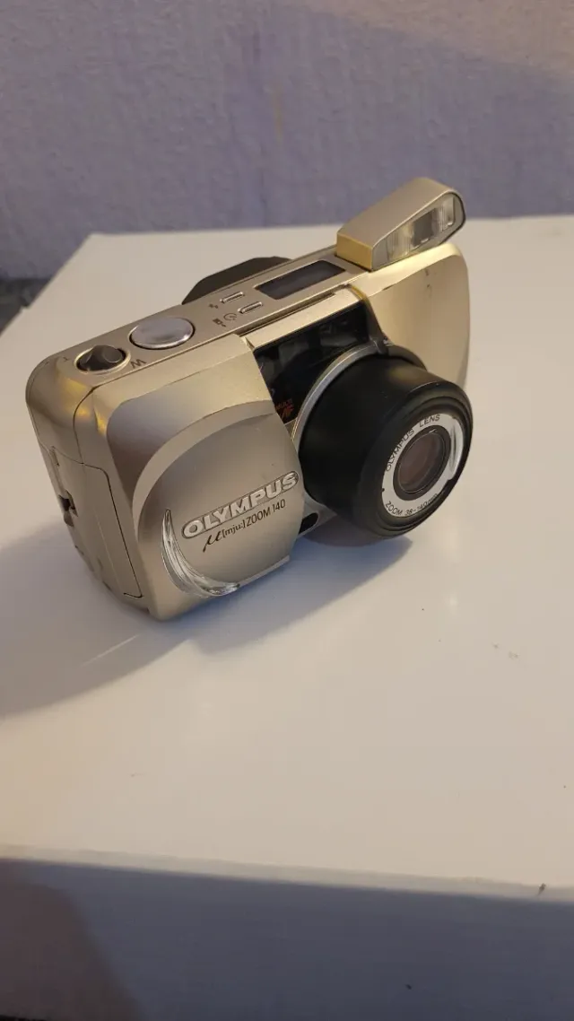 Olympus µ[mju:] ZOOM 140 Cámara Compacta