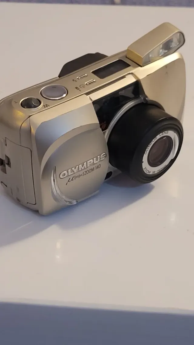 Olympus µ[mju:] ZOOM 140 Cámara Compacta