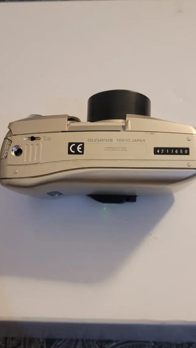 Olympus µ[mju:] ZOOM 140 Cámara Compacta