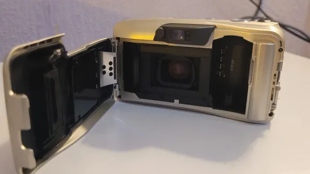 Olympus µ[mju:] ZOOM 140 Cámara Compacta