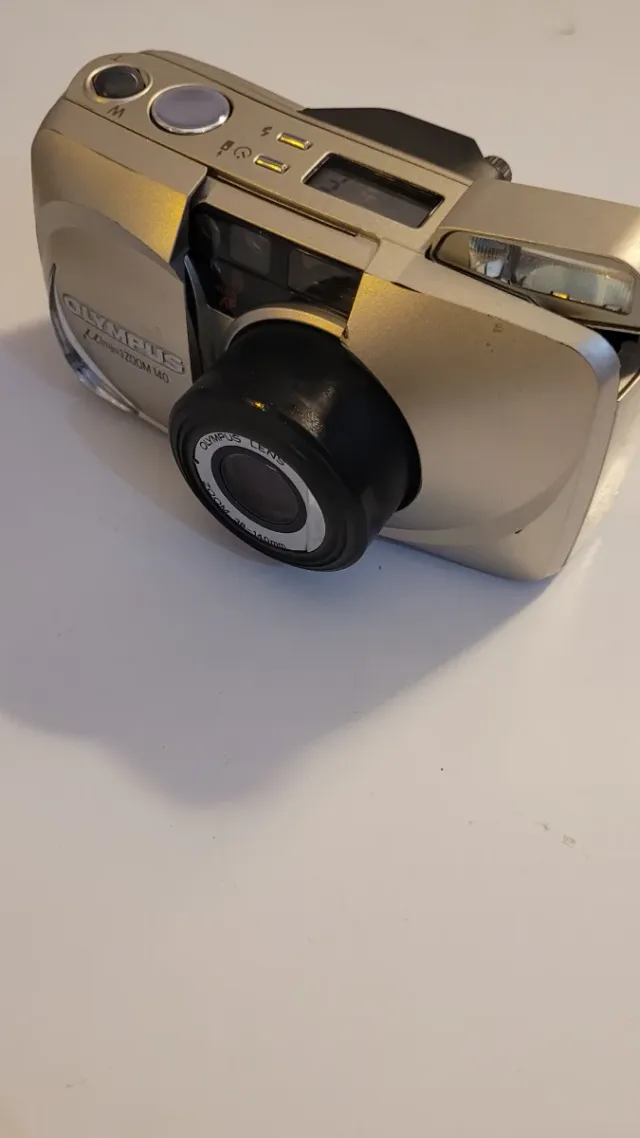 Olympus µ[mju:] ZOOM 140 Cámara Compacta