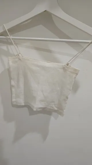 Top blanco de tirantes
