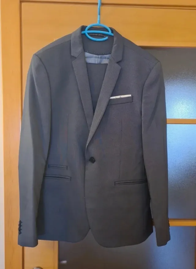 Traje Zara gris azulado