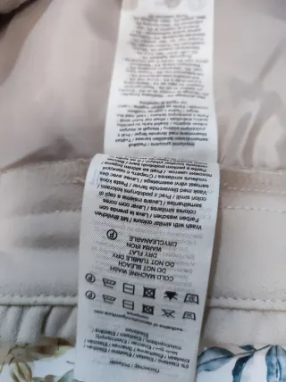 Pantalón corto beige con cordón