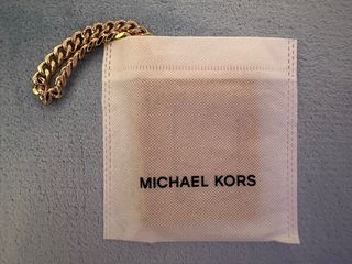Tarjetero Michael Kors con cadena dorada