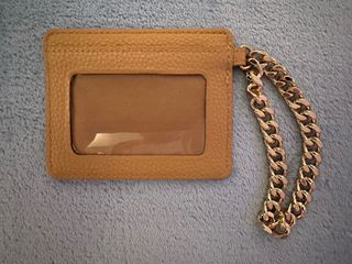 Tarjetero Michael Kors con cadena dorada