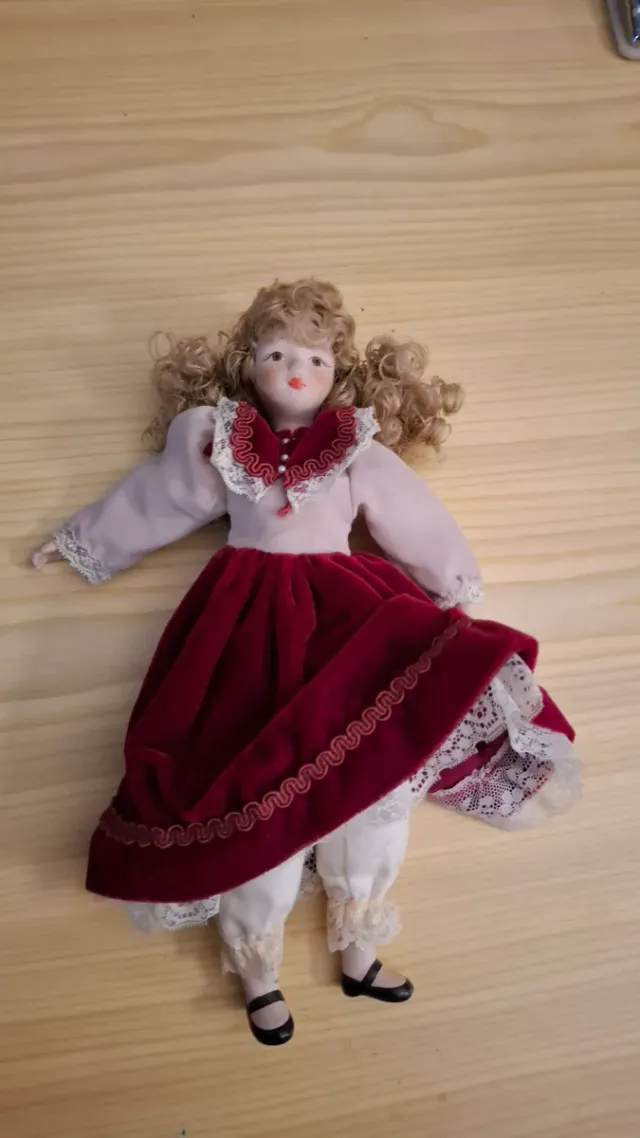Muñeca de porcelana vintage