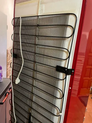 Nevera con congelador Electrolux Roja