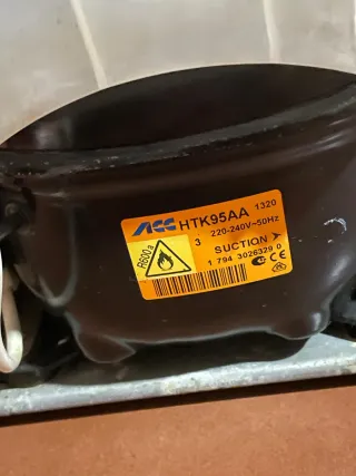 Nevera con congelador Electrolux Roja