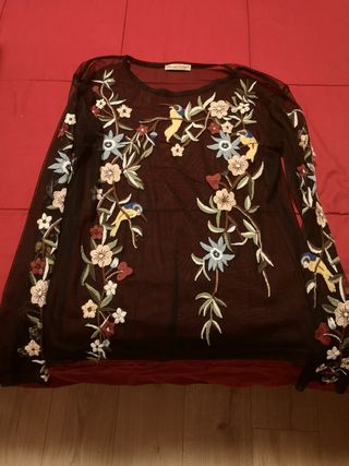 Blusa Zara bordada flores y pájaros Talla XS